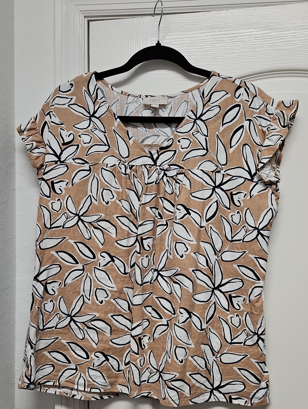 LOFT Tan and White Floral V-Neck Short Sleeve Blouse
